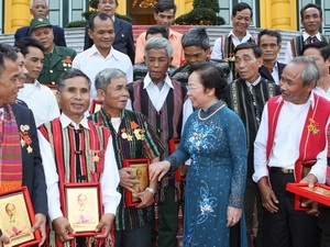 รองประธานประเทศให้การต้อนรับคณะผู้แทนที่ได้รับความนับถือในชุมชนของชนกลุ่มน้อยจังหวัดกว่างจิ่